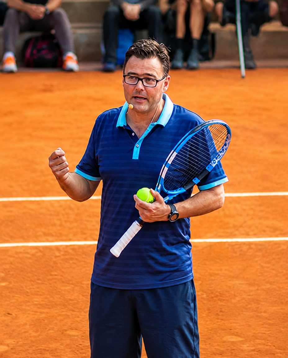 Carl Maes, tennis coach and speaker, courtside